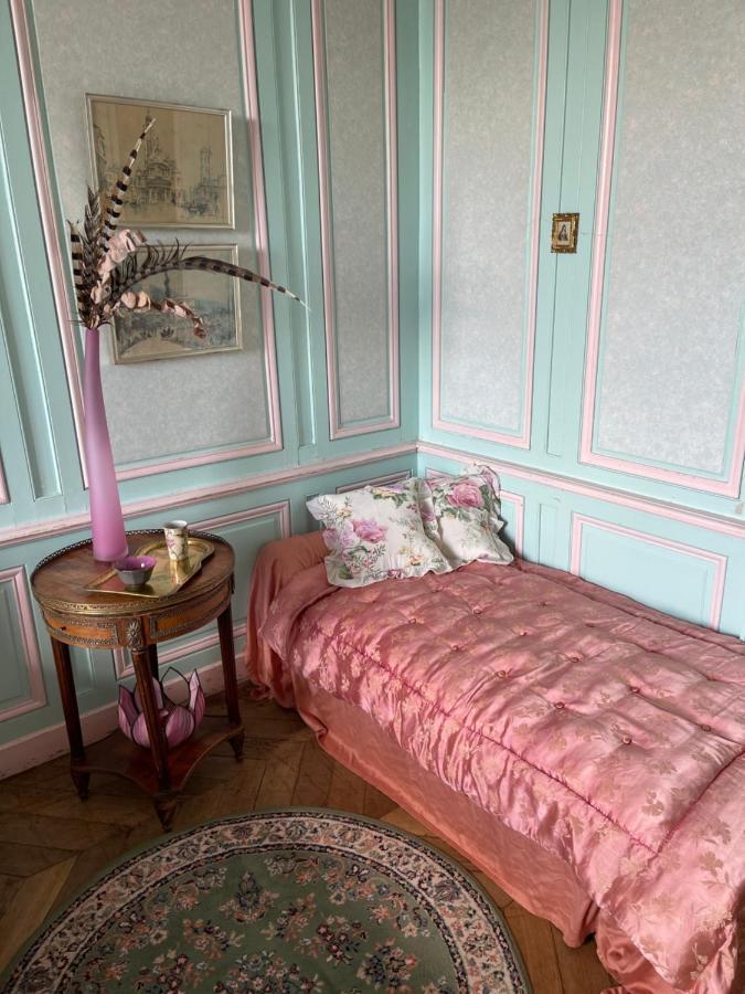 Chateau De Freschines *