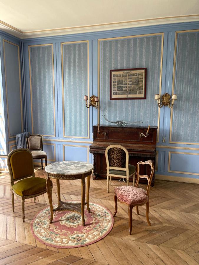 Chateau De Freschines Bed & Breakfast Villefrancoeur